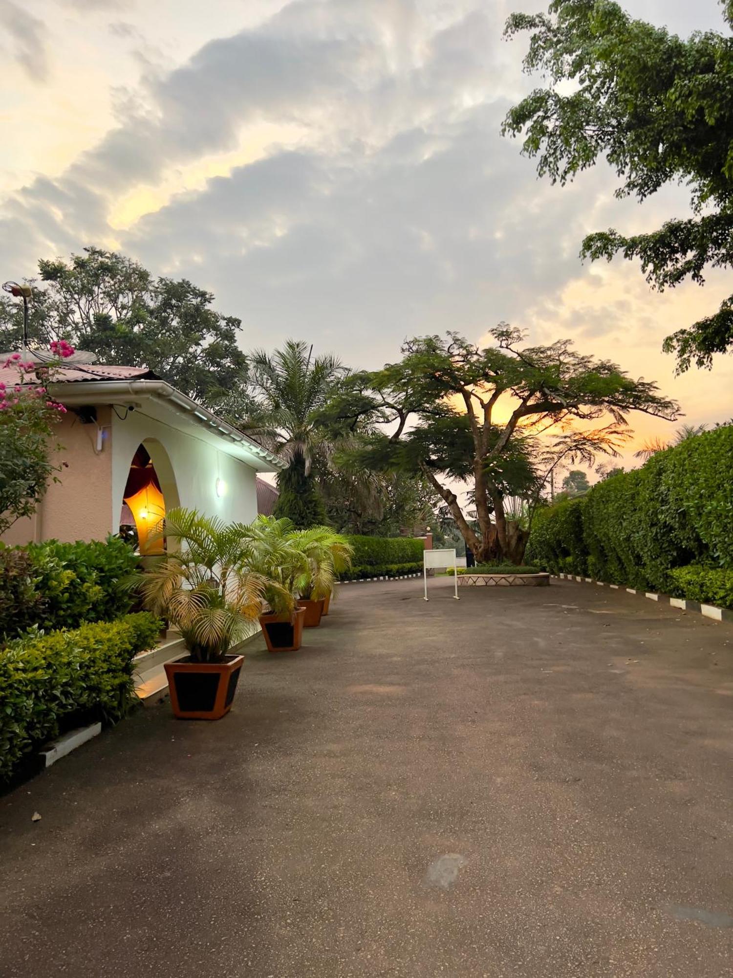 Sunset Hotel Entebbe Eksteriør billede